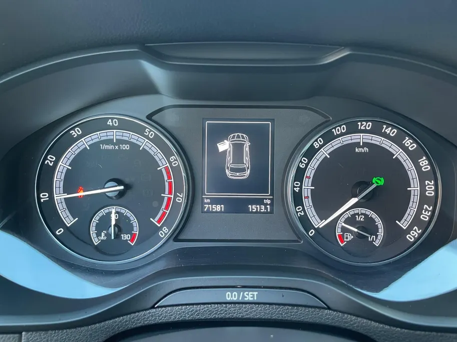 Škoda Karoq 1.0 TSI Ambition Business DSG-Automaat| Wegklapbare trekhaak| Navi| Cruise Control| Climate control| Parkeersensoren v+a|