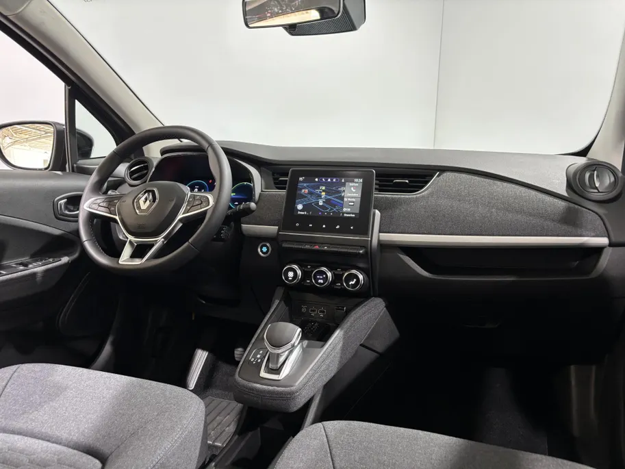 Renault ZOE R135 Evolution 52 kWh Automaat | DEMO | Camera | Parkeersensoren | Apple CarPlay/Android Auto | Climate Control | Full LED | Lichtmetalen Velgen | Digital Cockpit | Cruise Control |