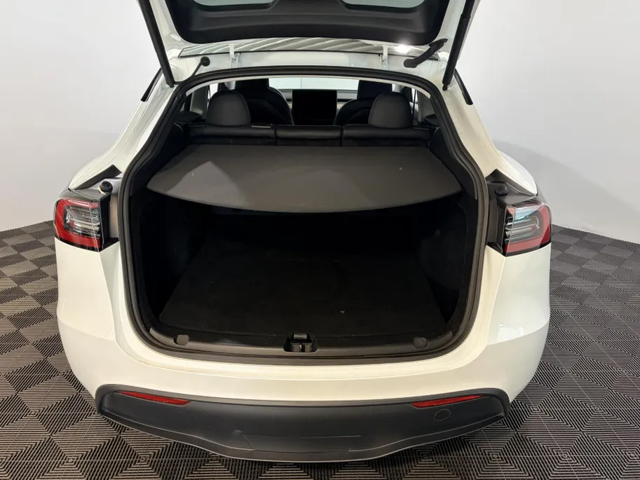 Tesla Model Y 351PK Long Range AWD 75 kWh Automaat | SOH-Waarde 93% | 1e eigenaar | Panoramadak | Basic Autopilot | 360 Camera | Stoelverwarming | Leder | Elektrische Achterklep | Elektrische Stoelen | Full LED |