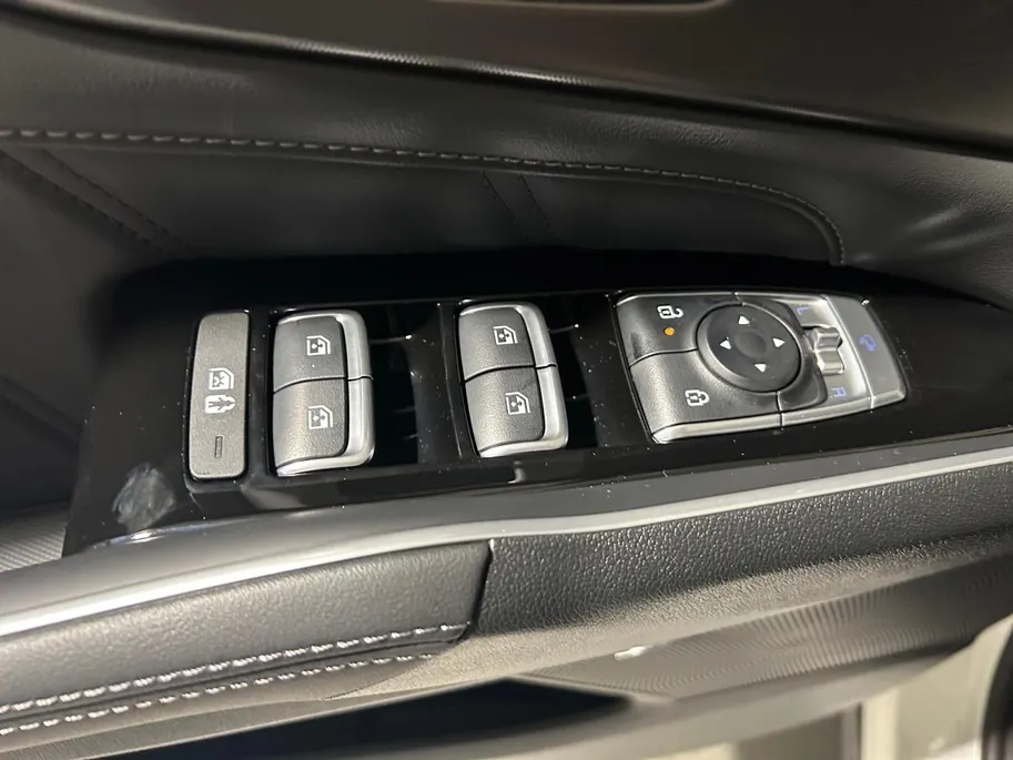 Kia Sorento 1.6 T-GDi Plug-in Hybrid 4WD DynamicPlusLine 7p | Glazen schuif-/kanteldak | BOSE premium geluidsinstallatie | Stoel- en stuurverwarming | NU €3000 inruilpremie!