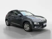 Hyundai Kona EV Fashion 64 kWh | Zeer nette auto | 100 % SOH | Stoelverwarming | Navigatie | Apple CarPlay & Android Auto | Achteruitrijcamera | Dealer onderhouden |