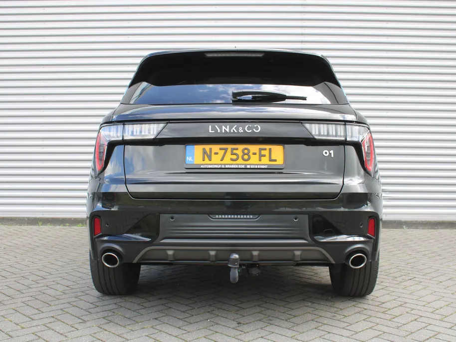 Lynk & Co 01 1.5 | PHEV | Trekhaak | Stoelverwarming | Elek. stoelverstelling + achterklep | Pano dak | Dodehoek detectie | Camera | 20' LM | HK Audio |