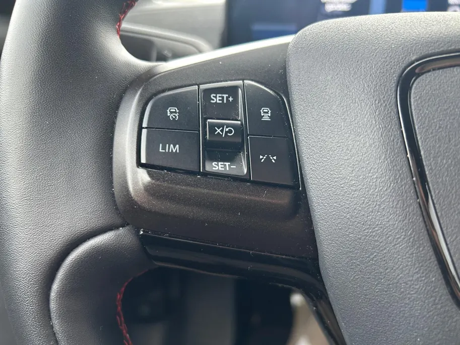 Ford Mustang Mach-E AWD 75 kWh 269PK | 95% SOH | DEMO | Stoel- stuur en vooruit verwarming | Zwart dak en spiegels | Navigatie