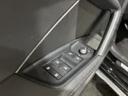 Audi A3 Limousine 110PK 30 TFSI S Edition Automaat | 1e eigenaar | Virtual Cockpit | Navi | Armsteun | Cruise Control | Zwarte Lichtmetalen Velgen | Apple CarPlay/Android Auto | Full LED koplampen | Keyless Entry |