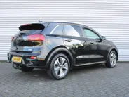 Kia e-Niro ExecutiveLine 64 kWh | Trekhaak | Stuur-/stoelverwarming + ventilatie | Leer | 17' LM | Cruise adapt. | Dodehoek detectie | LED | JBL audio |