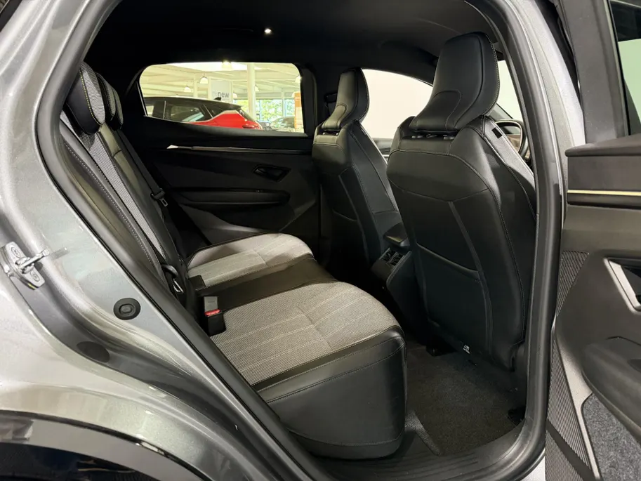 Renault Megane E-Tech 220PK EV60 Optimum Charge Techno Automaat | Camera | Digital Cockpit | Apple CarPlay/Android Auto | Parkeersensoren | 20' Lichtmetalen Velgen | Adaptive Cruise Control | Full LED | Stoelverwarming |