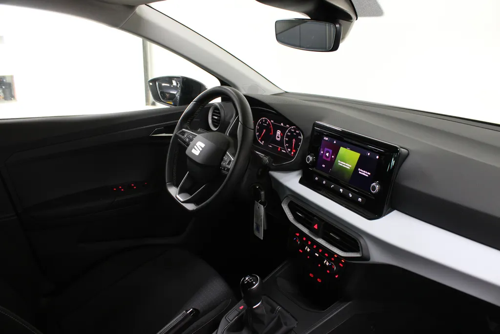 SEAT Ibiza 1.0 EcoTSI Style Business Connect / Stoelverwarming / Carplay / Android auto / PDC voor + achter /