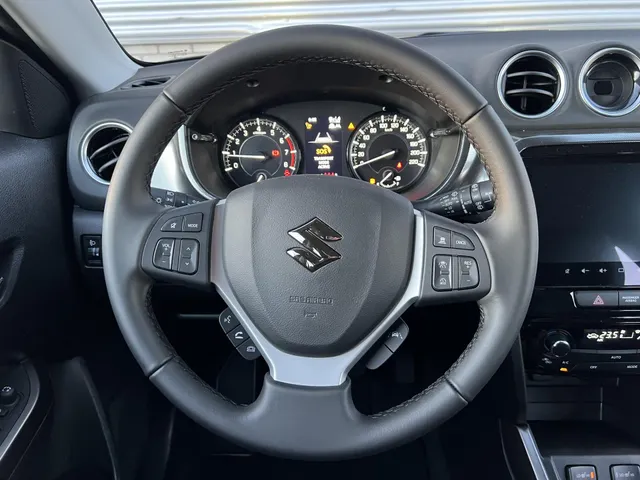 Suzuki Vitara 1.4 Boosterjet Style Smart Hybrid | Direct uit voorraad leverbaar | Climate Control | 17'LM | Lederen Interieur