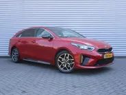 Kia ProCeed 1.4 T-GDI GT-Line | Trekhaak | Stuur-/stoelverwarming | Schuifdak | Camera | Cruise | Navi | 17" LM | Clima | LED |