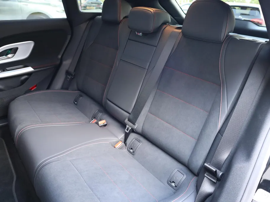 Mercedes-Benz CLA Shooting Brake 250+ Business Solution AMG 85.5 kWh l Keyless l Achteruitrij camera l Stoelverwarming