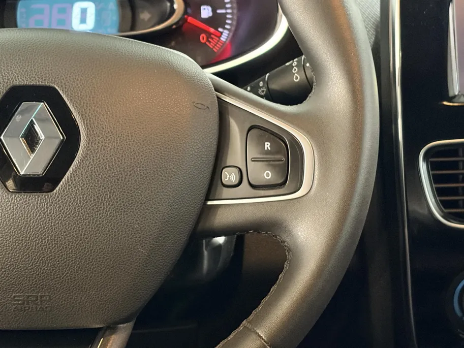 Renault Clio 90PK TCe Limited | Airco | Navi | Parkeersensoren | Cruise Control | Bluetooth | Lichtmetalen Velgen | Keyless Entry | Elektrische Ramen & Spiegels | Armsteun |