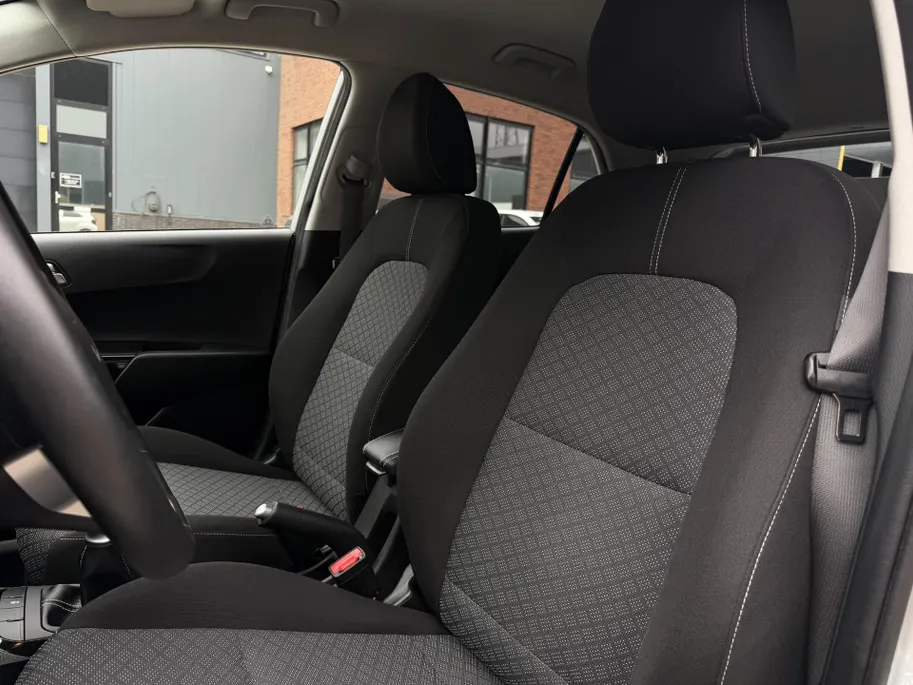 Kia Picanto 1.0 DPI DynamicPlusLine | Achteruitrijcamera | LED verlichting | Navi | Cruise control | Apple/Android Carplay | Parkeersensoren achter | LMV | Privacy glass