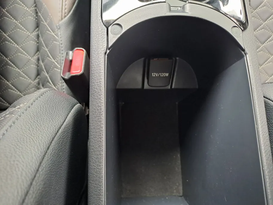 Toyota C-HR 2.0 Hybrid Executive | Automaat | Cruise control adaptief | JBL | Camera | Navigatiesysteem full map | Apple Carplay/Android Auto | LM Velgen