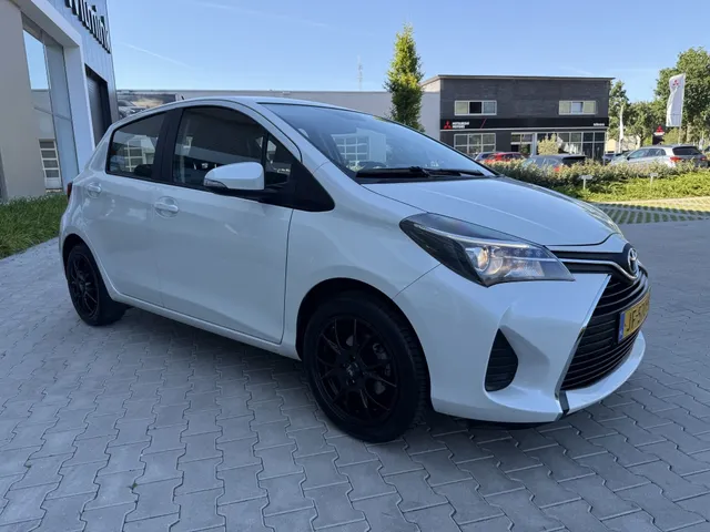 Toyota Yaris 1.3 VVT-i Aspiration | Trekhaak | All Seasons