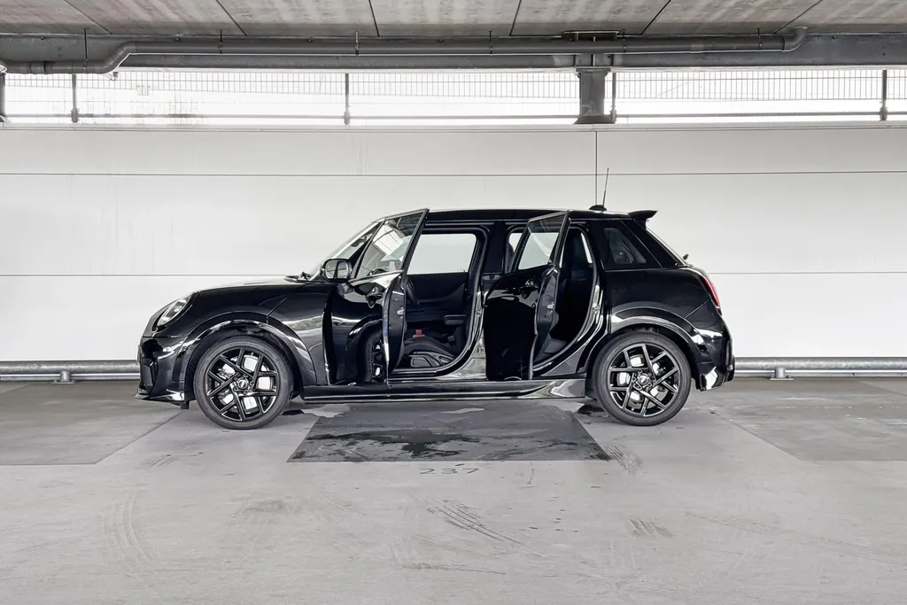 MINI Cooper 5-deurs Cooper C John Cooper Works M