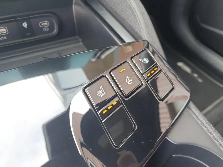 Kia Sportage 1.6T MHEV GT-Line | Stoel en stuurverwarming | Panorama schuifdak | Camera | Elektrisch bedienbare voorstoelen | Apple Carplay / Android Auto | Elektrische achterklep |