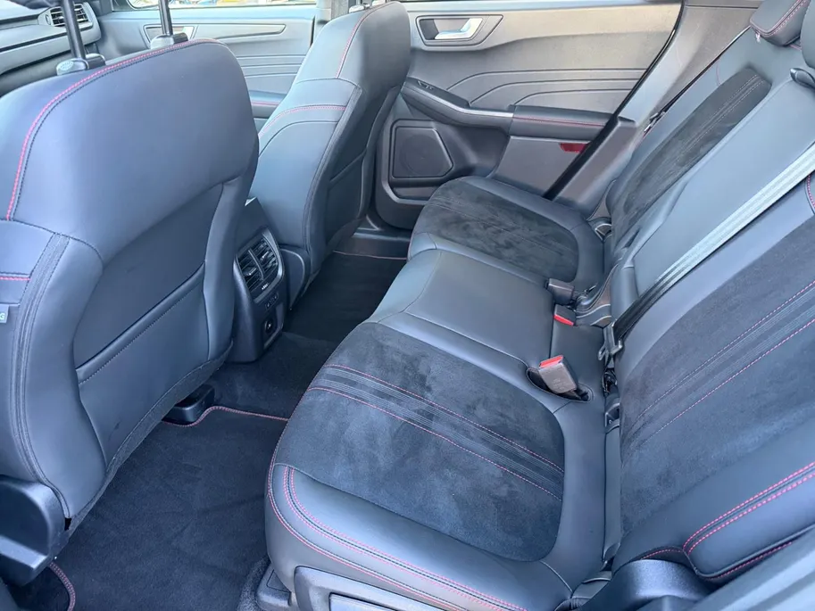 Ford Kuga 2.5 PHEV ST-Line X | Panorama Dak | Driver Assistance Pack | 360 Camera | B&O Audio | Elec. Trekhaak | All Season Banden | Winterpack | Fabrieksgarantie |
