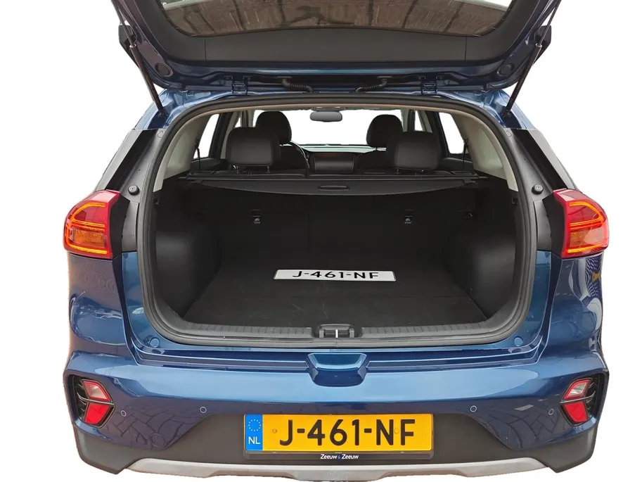 Kia Niro 1.6i Hybrid DynamicPlusLine Dealer onderhouden | Trekhaak | Stoel/stuurverwarming | Dodehoek detectie | Leder | Camera | Carplay & Android | Cruise Control Adaptief | Fabrieksgarantie t/m 23-9-2027 | NAP