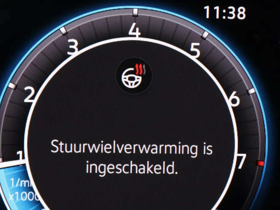 Volkswagen Passat Variant 1.5 eTSI 150pk DSG Business · Camera · Stuur- & Stoelverwarming · Apple/Android Car Play · Massagefunctie Voorstoelen · Garantie t/m 11-06-2028 of 100.000km