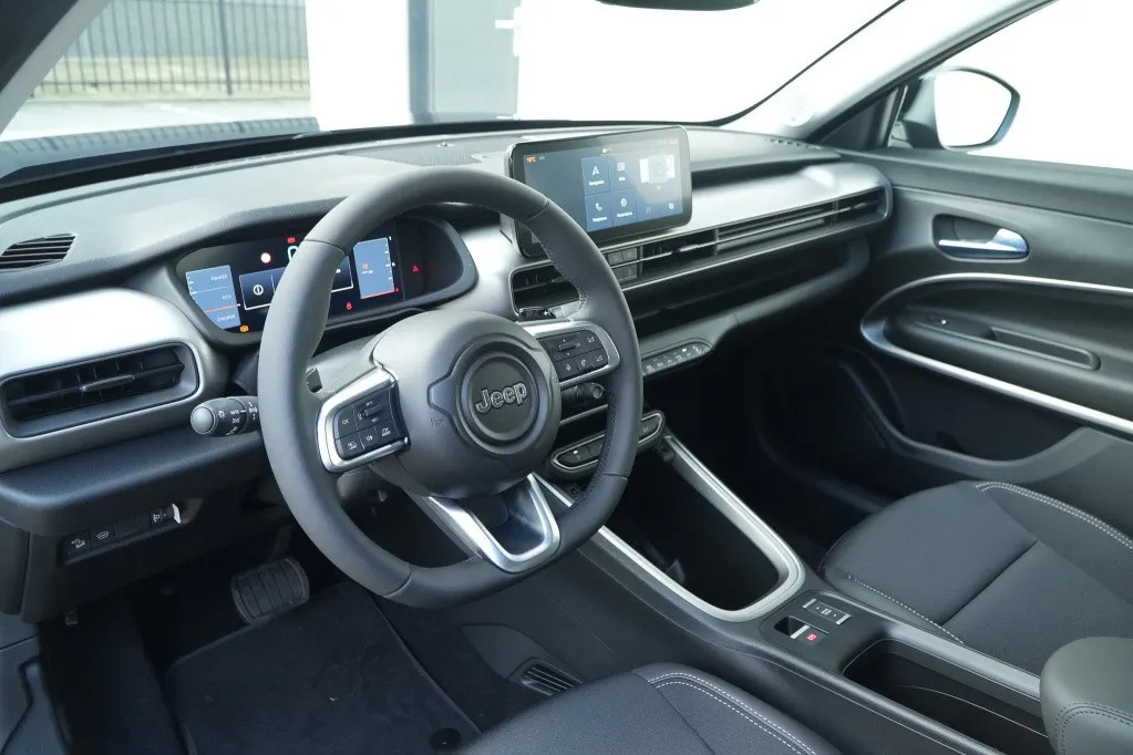 Jeep Avenger 1.2 e-Hybrid Summit | Navi | JBL | Camera | Winter | 18"