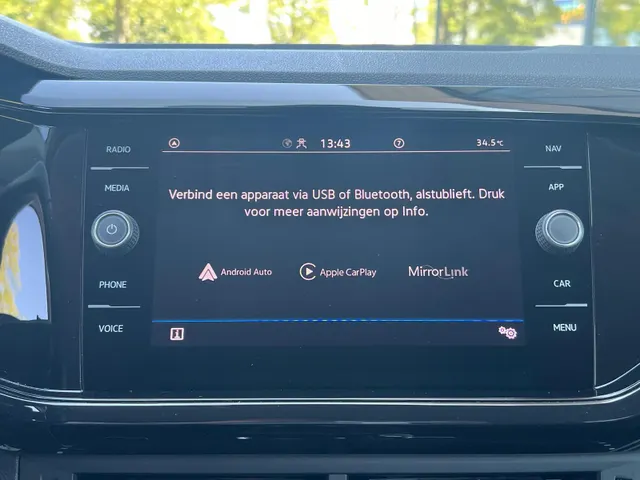 Volkswagen T-Cross 1.0 TSI Life AUTOMAAT | APPLE CARPLAY / ANDROID AUTO | 17 INCH | ADAPTIVE CRUISE CONTROL | ALL SEASON BANDEN | 7 DSG | NED. AUTO |