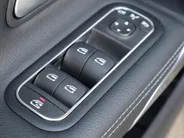 Mercedes-Benz A-Klasse 180 Star Edition Luxury Line l Trekhaak l Achteruitrij camera l Stoelverwarming l Ambiente lichtpakket