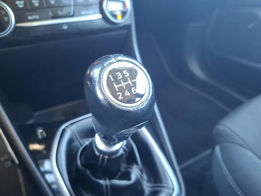 Ford Fiesta 1.0 EcoBoost Titanium | Nieuwe Disitributieriem bij aflevering  | Navigatie | Camera | Adaptieve Cruise Control | Voorruitverwarming | B&O | Climate Control