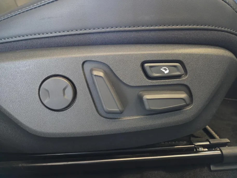 Kia Niro EV ExecutiveLine 64.8 kWh Accu 100% | Meest luxe uitvoering | Schuif/kantel dak | Dodehoek Detectie | Cruise Control Adaptief |  Head up Display | Stoelverwarming en Ventilatie | Harmen / Kardon | camera | Carplay & Android | Fabrieksgarantie t/m 19-06-2031