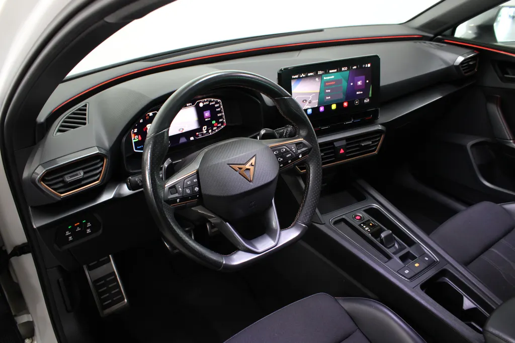 CUPRA Leon 1.4 e-Hybrid VZ Business / Stoel + Stuurverwarming / Keyless / Adaptive cruise control /