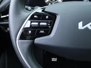 Kia Niro EV DynamicLine 64.8 kWh | 17' LM | Airco | Cruise | Camera | Navi | PDC |