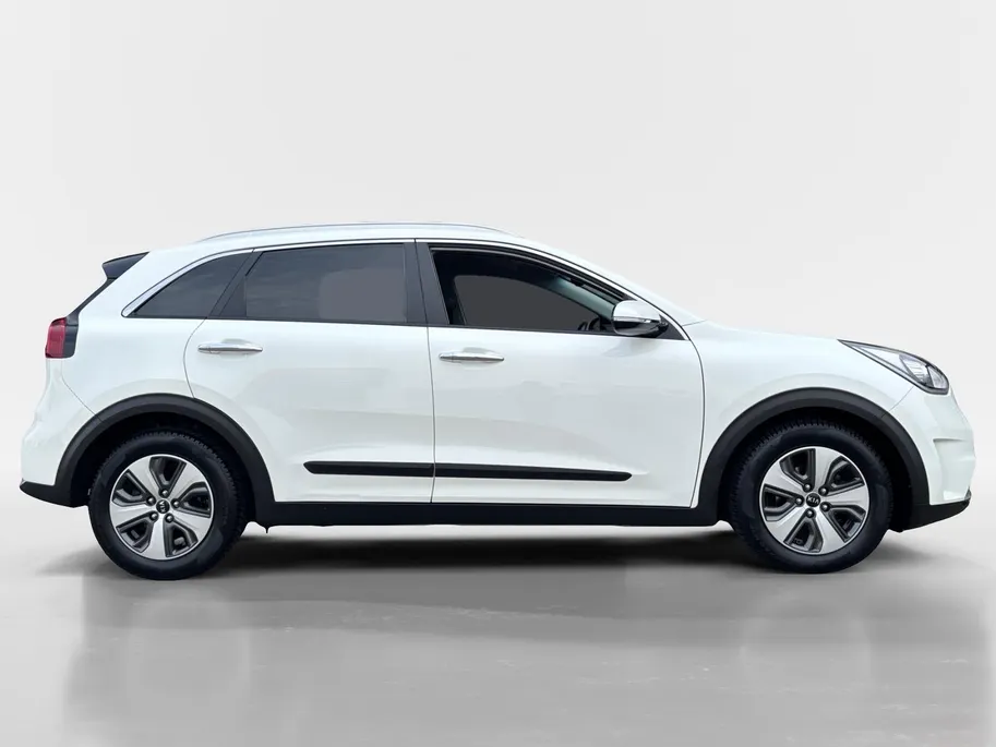 Kia Niro 1.6 GDi Hybrid First Edition | Trekhaak | Achteruitrijcamera | Stoel en stuurverwarming |