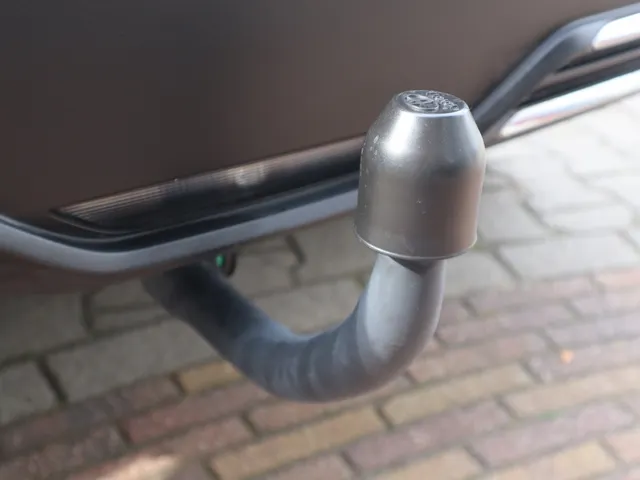 Toyota C-HR 2.0 Hybrid First Edition Trekhaak | Blindspot | Stuur en stoelverwarming