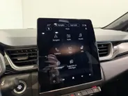 Renault Captur 145PK E-Tech Hybrid SL Rive Gauche Automaat | Schuif/Kantel Dak | Trekhaak | Stoel & Stuurwiel Verwarming | 9,3' Navi | Digital Cockpit | Stoel & Stuurwiel Verwarming | Adaptive Cruise Control |