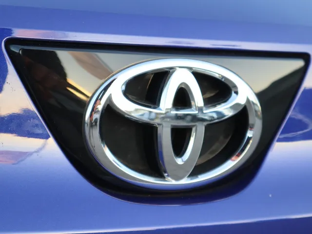 Toyota Aygo X 1.0 CVT Pulse Bi-tone Automaat | AllSeasons | Stoelverwarming