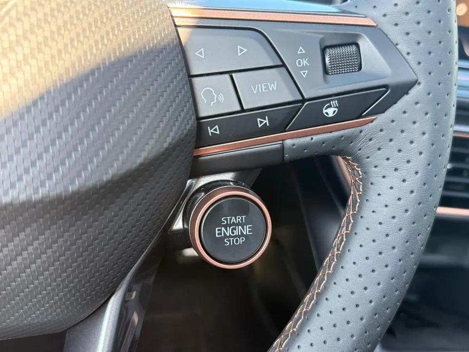 CUPRA Formentor 1.5 TSI e-Hybrid Business *NIEUW!*Schuif/Kantel Dak*Navi+Camera*Adaptive Crusie*Stoel/Stuur verw.*Sportieve Auto!