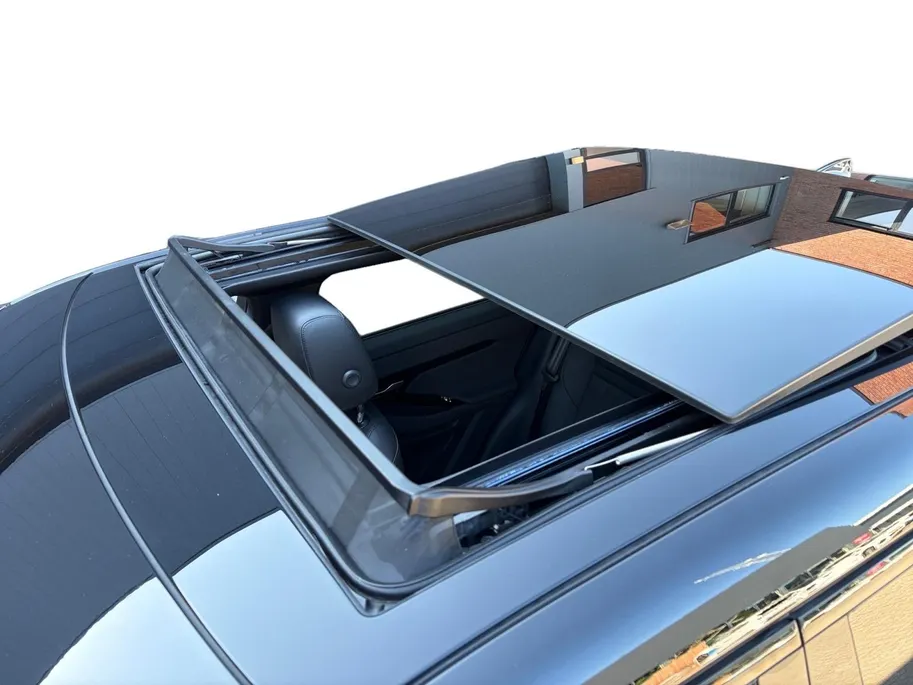 Land Rover Range Rover Evoque 1.5 P270e PHEV AWD SE Dynamic Edition | Black Pack | Keramische coating | Panoramadak | Meridian audio-installatie | Elektrisch verstelbare stoelen incl. geheugenfunctie | 3D camera | Apple/Android Carplay | Elektrisch verstelbare achterklep | Stoelverwar