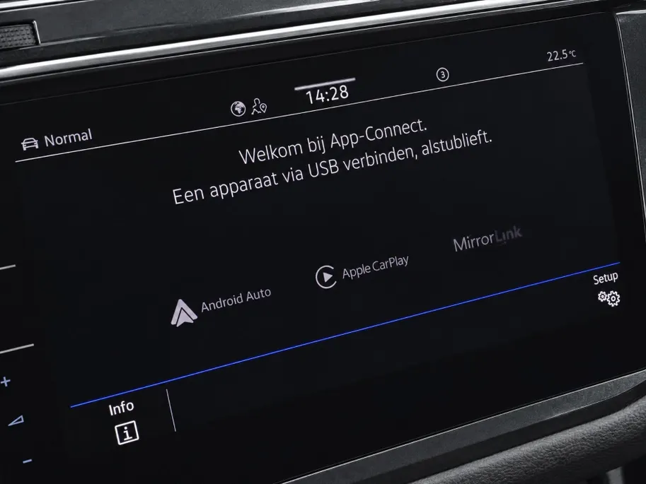 Volkswagen Tiguan 1.4 TSI eHybrid R-Line Business+ · Panoramadak · Trekhaak · 360°Camera · Apple/Android Car Play