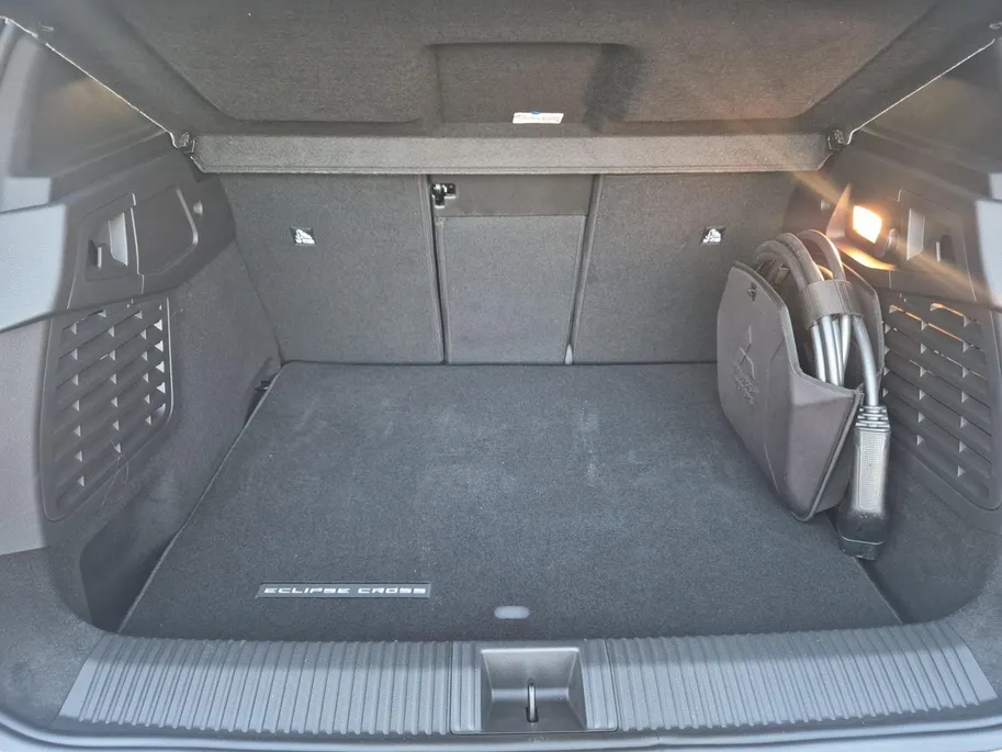Mitsubishi Eclipse Cross Instyle 87 kWh | Demonstratieauto | Volcanic Grey-zwart dak | 8 jaar garantie , panoramadak var. transparantie , Apple Carplay/Android Auto , alcantara interieurdelen , navigatiesysteem ,voorstoelen verwarmd , warmtepomp