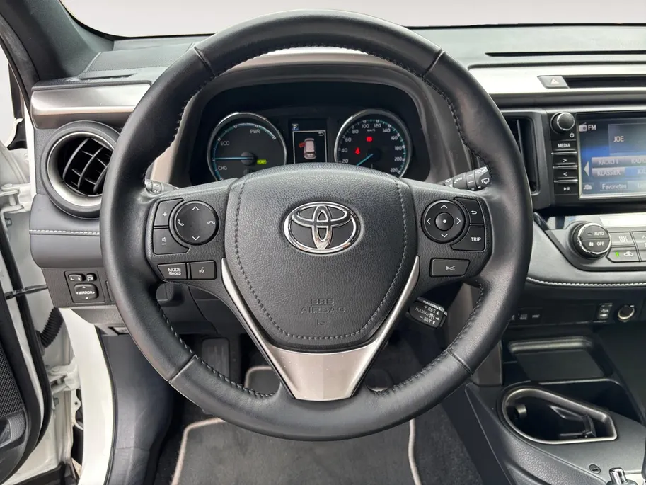 Toyota RAV4 2.5 Hybrid AWD Dynamic | Trekhaak | Camera | All Season | Navi | Garantie |