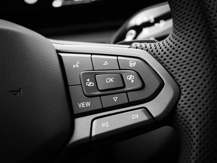 Volkswagen T-Roc R-Line First Edition 1.5 eTSI 150 PK 6 versn. DSG · Assistance Pakket · Multimedia Pakket · Park & Comfort Pakket · Voorraad OUTLET · Prijs is inclusief inruilpremie ·