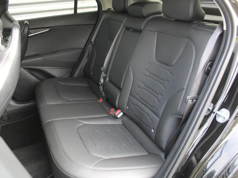 Kia Niro 1.6 GDi Hybrid DynamicPlusLine | Schuif-/kanteldak | Stuur-/stoelverwarming | Cruise adapt. | Camera | HUD | LED | Clima | 16' LM | Navi |