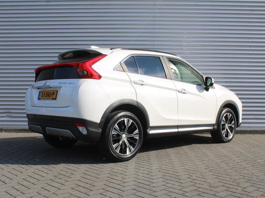 Mitsubishi Eclipse Cross 1.5 DI-T First Edition | Trekhaak | 18' LM | HUD | 360 Camera | Dodehoek detectie | Navi | Stoelverwarming | Dealeronderhouden | 1e eigenaar |