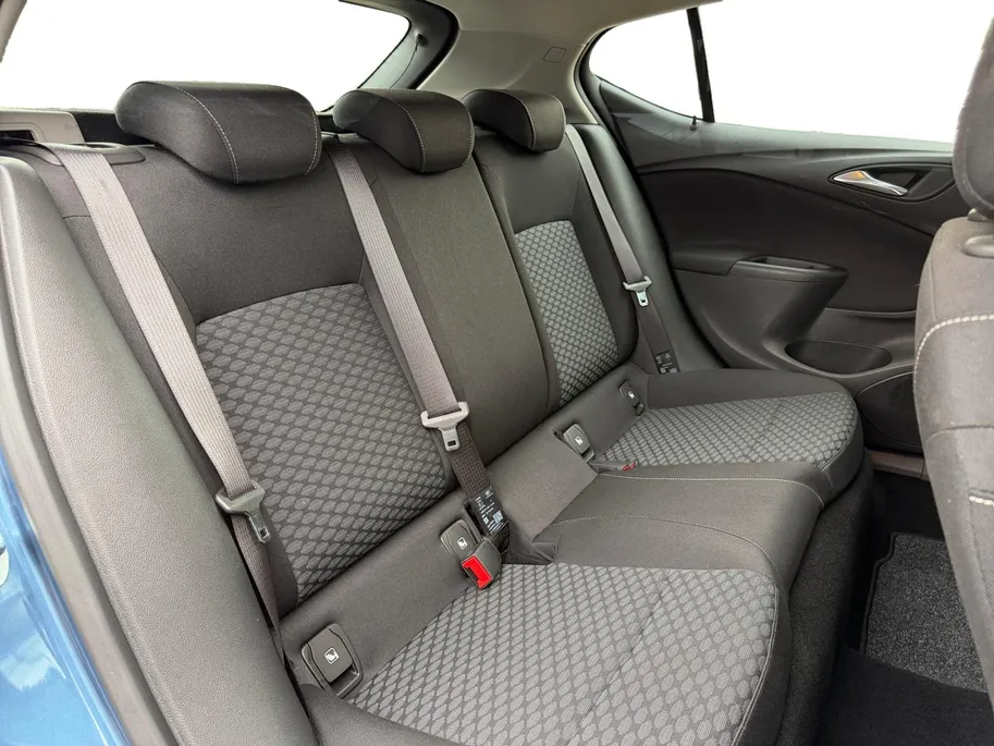 Opel Astra 1.0 Online Edition | NL auto | Cruise control | Navigatie | Parkeersensoren voor en achter | Achteruitrijcamera | 16' lichtmetalen velgen | Airco |  Bovag garantie |