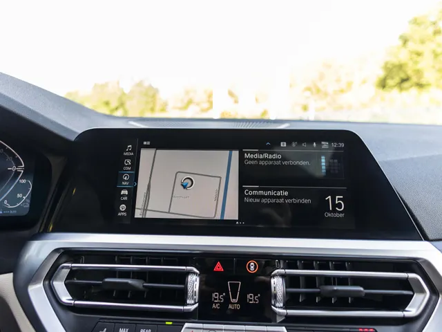BMW 3 Serie Touring 330e Business Edition Plus M-Pakket  / Pano dak