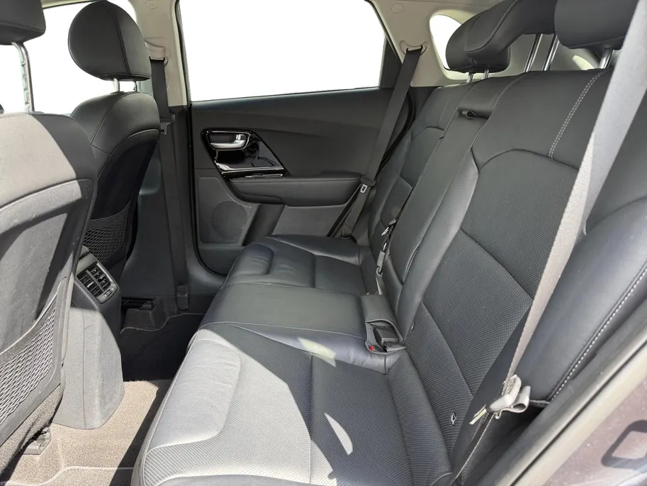 Kia Niro 1.6 GDi Hybrid BusinessLine | Leder | Trekhaak | Stoel en stuurverwarming | Adaptieve Cruise Control | Navigatie