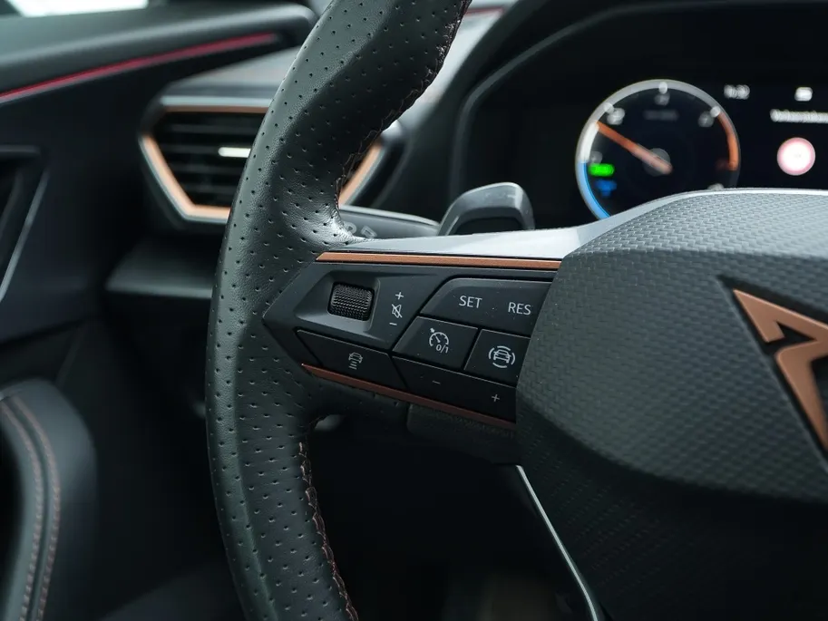 CUPRA Formentor VZ 1.4 e-HYBRID 205 PK | Navi | Carplay | LED | Camera | 19'