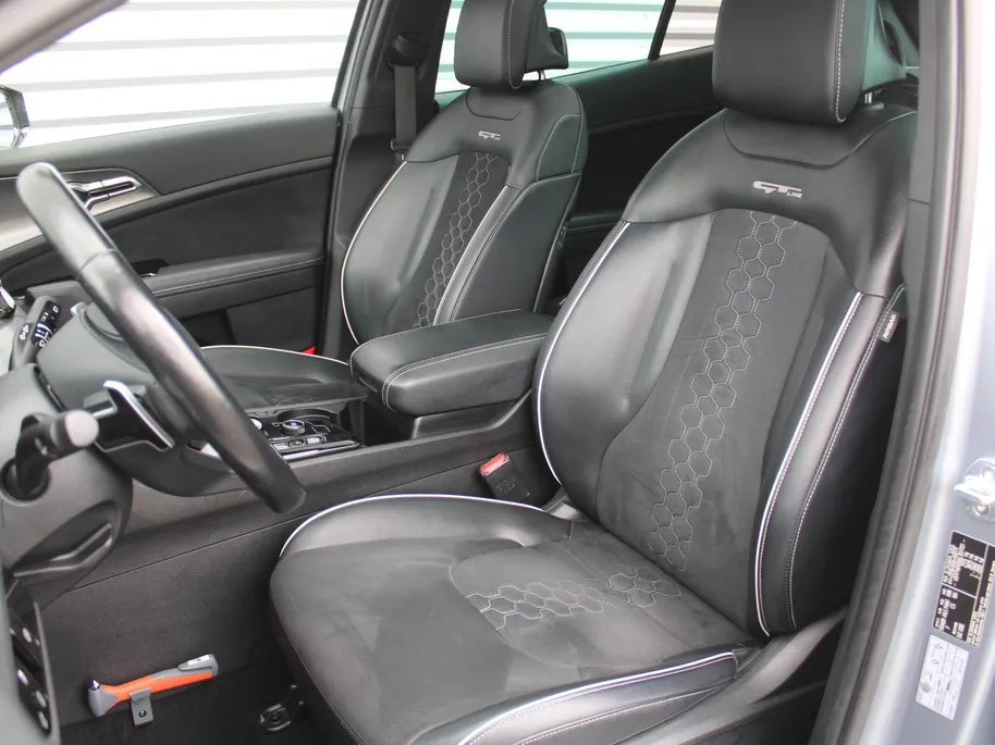 Kia Sportage 1.6 T-GDi Hybrid GT-Line | Stuur-/stoelverwarming | Elek. stoelverstelling + achterklep | Schuifdak | 18' LM | Cruise adapt. | Camera |