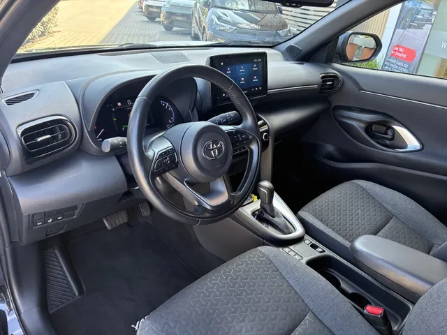 Toyota Yaris Cross 1.5 Hybrid Dynamic | Parkeersensoren V+A | Stuur en Stoelverwarm