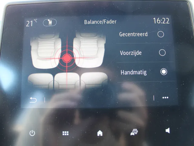 Renault Captur 1.6 E-Tech Hybrid 145 PK Intens | Camera achter en sensoren voor | LM Velgen | NAVI | Apple/Android Car play |