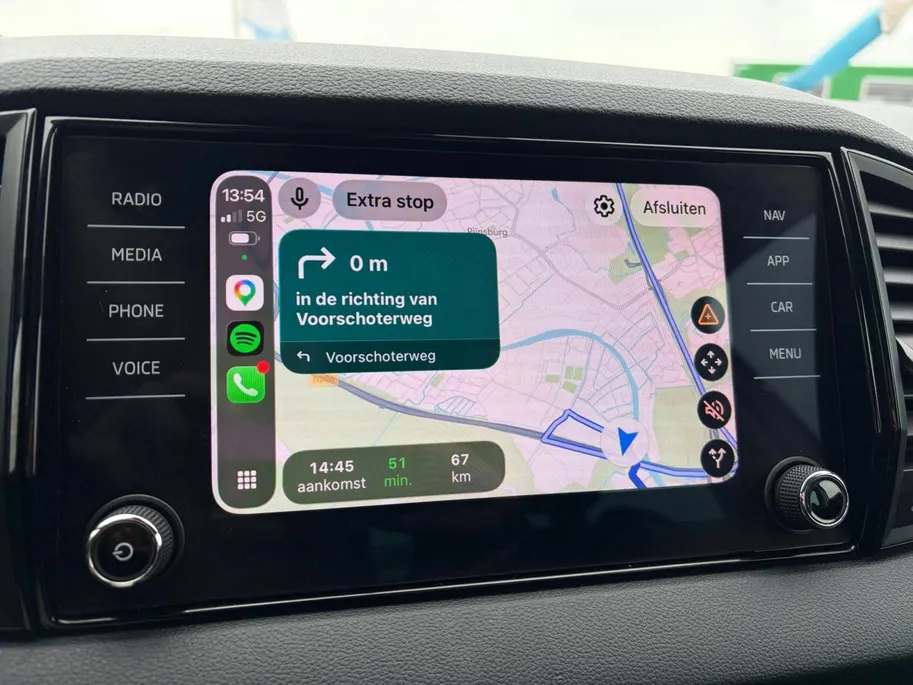 Škoda Karoq 1.5 TSI ACT Business Edition *Automaat*Navi via Carplay*Camera*Parkeersensoren*Climate Control*Keyless*Cruise Control*LM.Velgen*Zeer nette auto!